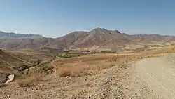 نمای قرمزین از دور