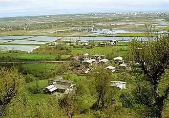 چشم‌اندازی از طبیعت حومهٔ آستارا.