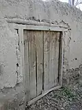 در چوبی قدیمی .