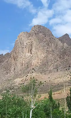 دیواره صخره نوردی سنگسر سُل واقع در شمال مهدی‌شهر (سنگسر)