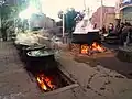 پخت آش گندم در پل پروانۀ محلۀ چهارمنار.پاییز ۱۳۹۷